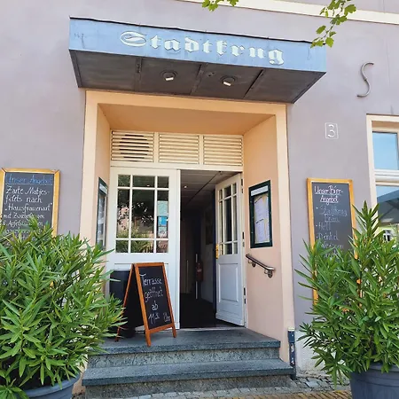 호텔 Am Markt & Brauhaus Stadtkrug